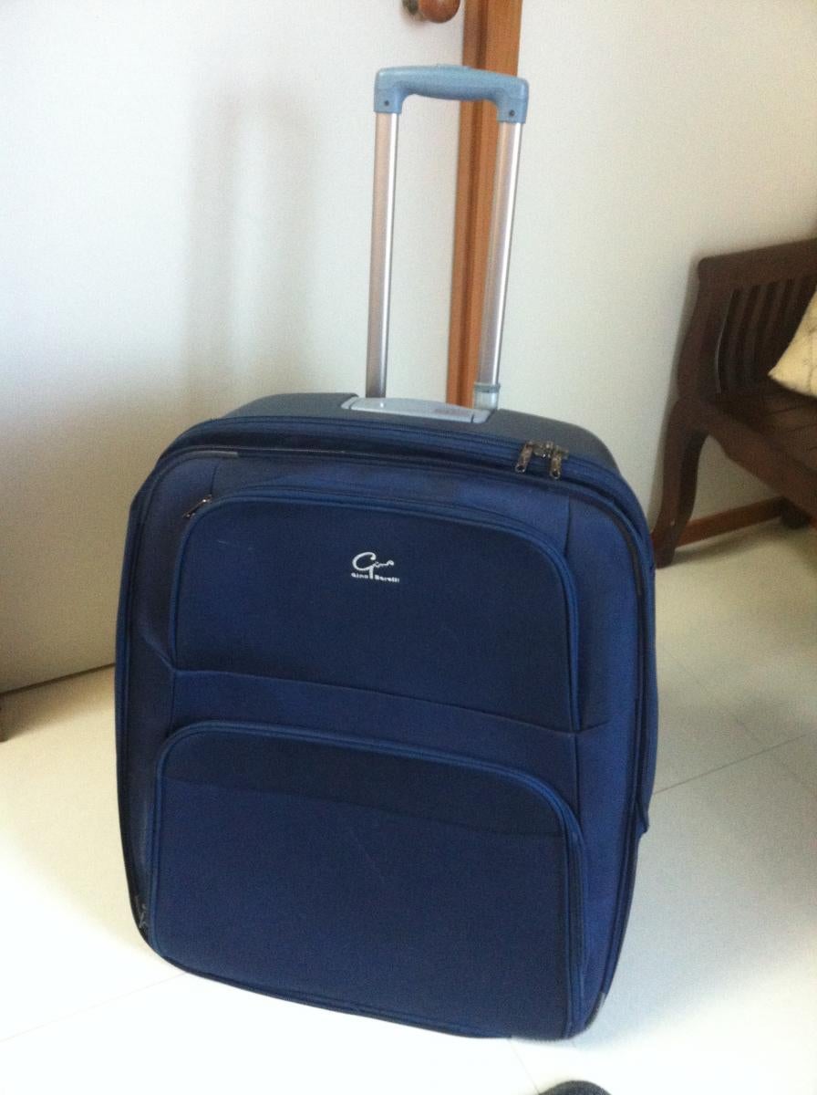 Gino Borelli suitcase for sale - Neighbourly Half Moon Bay, Auckland