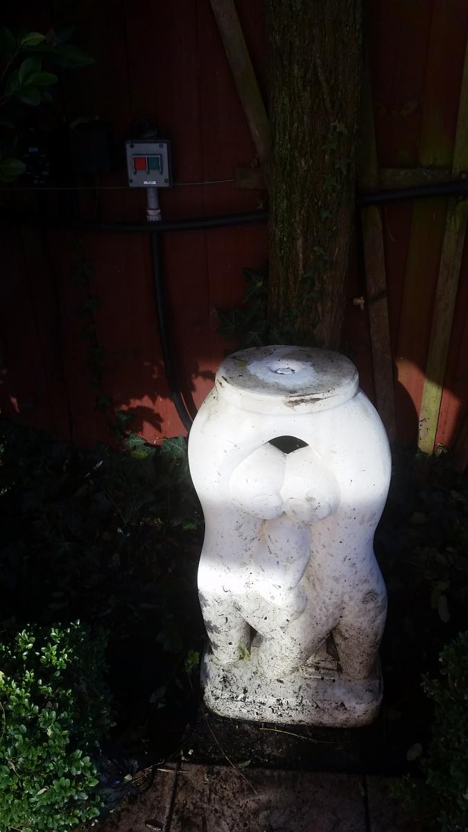 Bird bath Neighbourly Redwood, Christchurch
