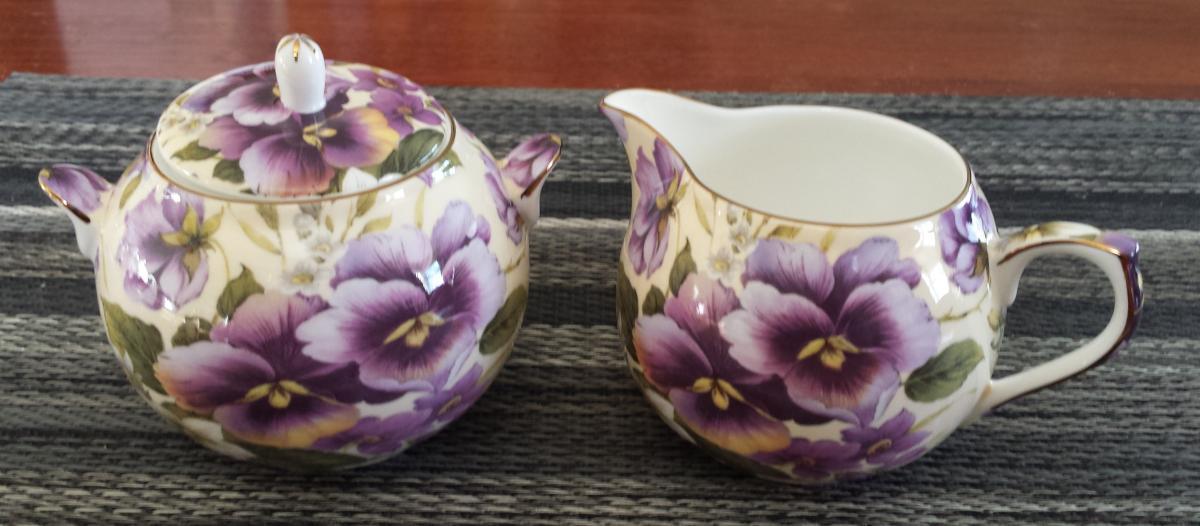 Maxwell Williams Cream Pansy Design Sugar & Creamer Neighbourly
