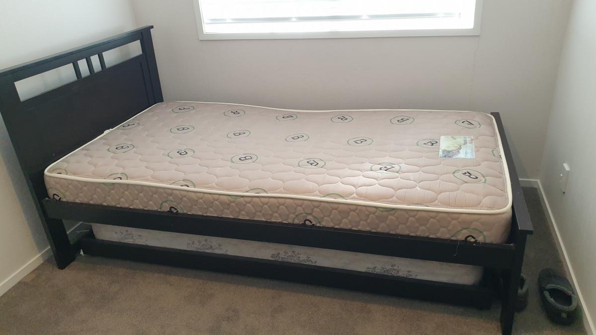 free single bed and mattress