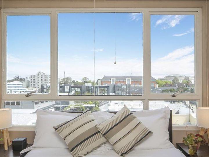 Newmarket 1 bedroom penthouse studio Apartment with carpark for rent